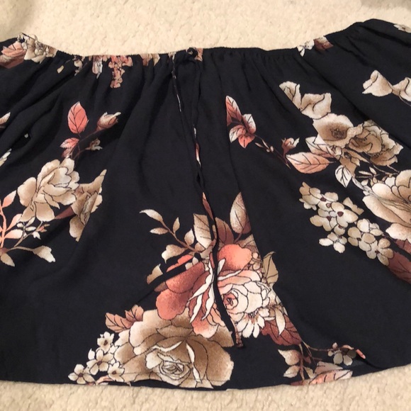 Charlotte Russe Floral Off the Shoulder Top - Picture 4 of 4